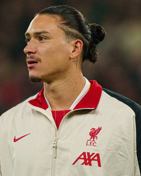 据身边人士 据身边人士